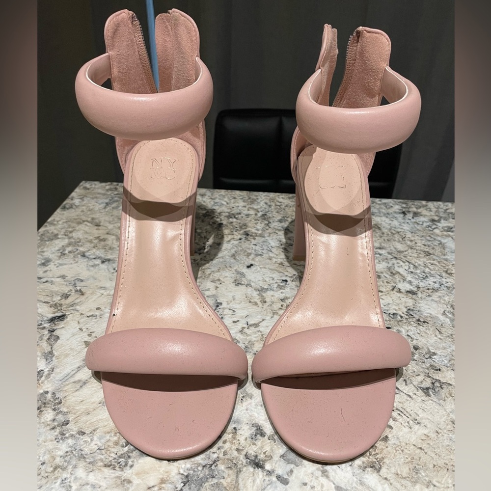 Wore once NY & Company puffer heels nude like color size 9